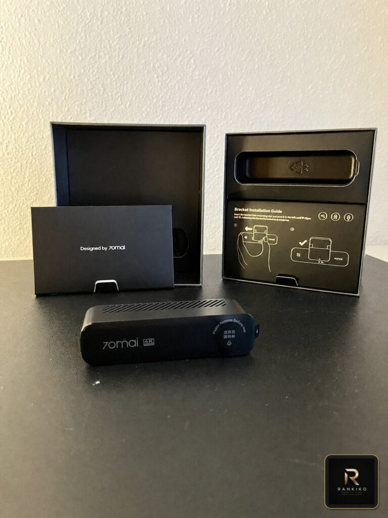 70mai M800 4K HDR fuera de la caja durante el unboxing real de Rankiko